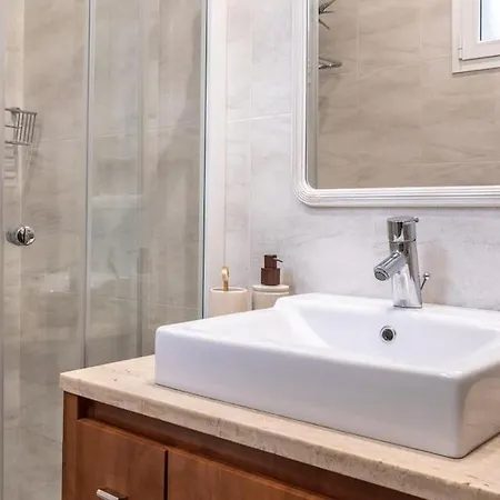 Intermodal By Aston Apartment *